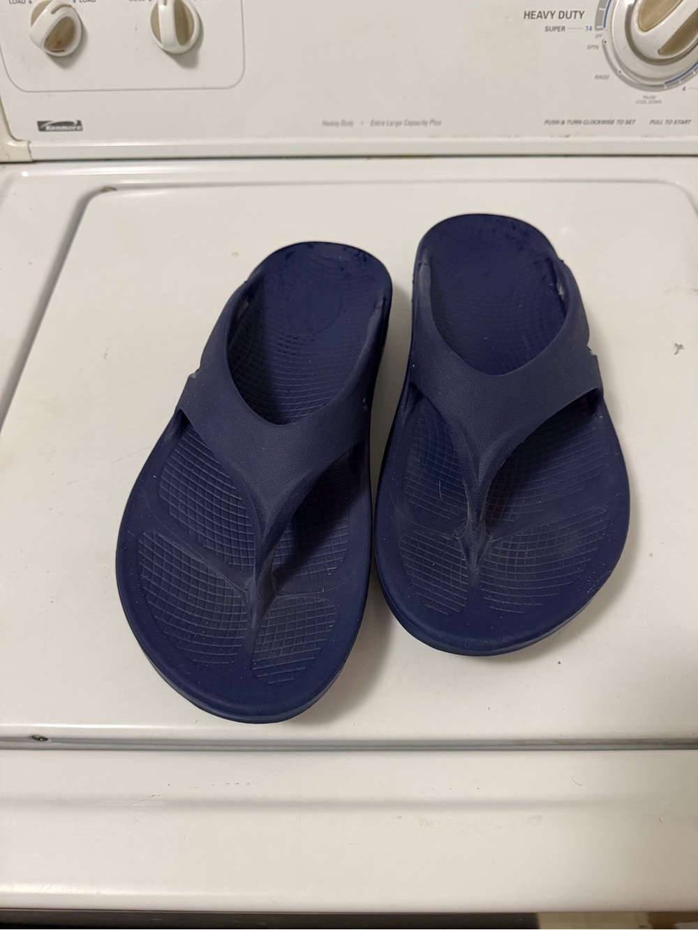 OOFOS Men's Navy Blue Recovery Flip-Flops